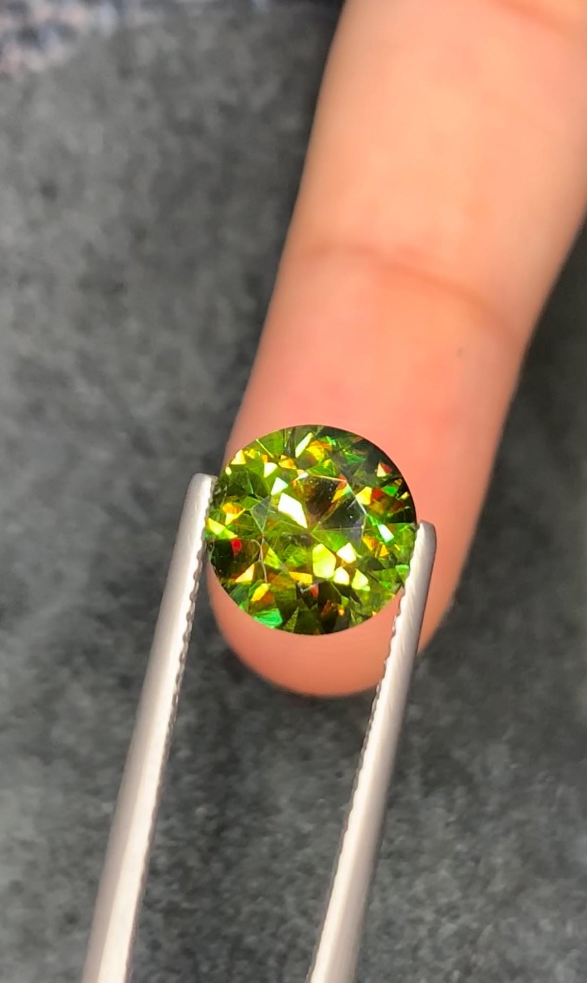 Chrome Sphene 2.20ct Round Cut – Skardu Pakistan • Full Fire