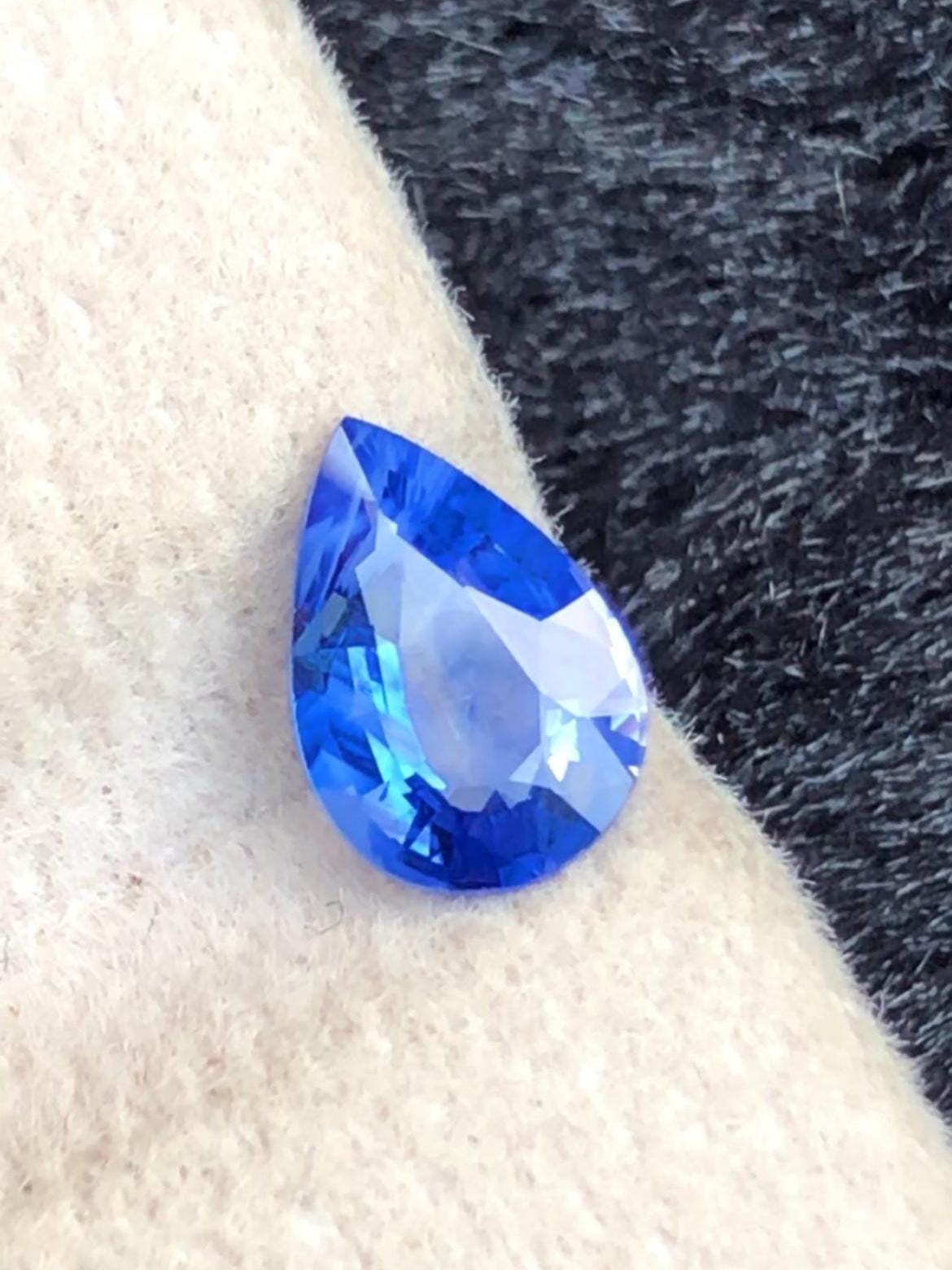 Royal-Blue Sapphire 0.92ct Pear Cut • Sri Lanka