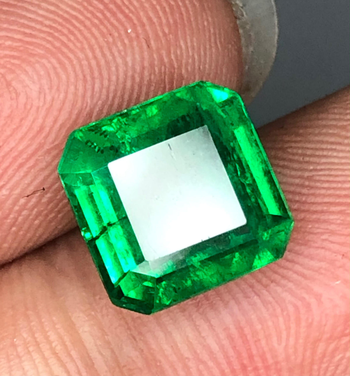 3.97 Ct Top Quality Natural Vivid Green Emerlad from zambia