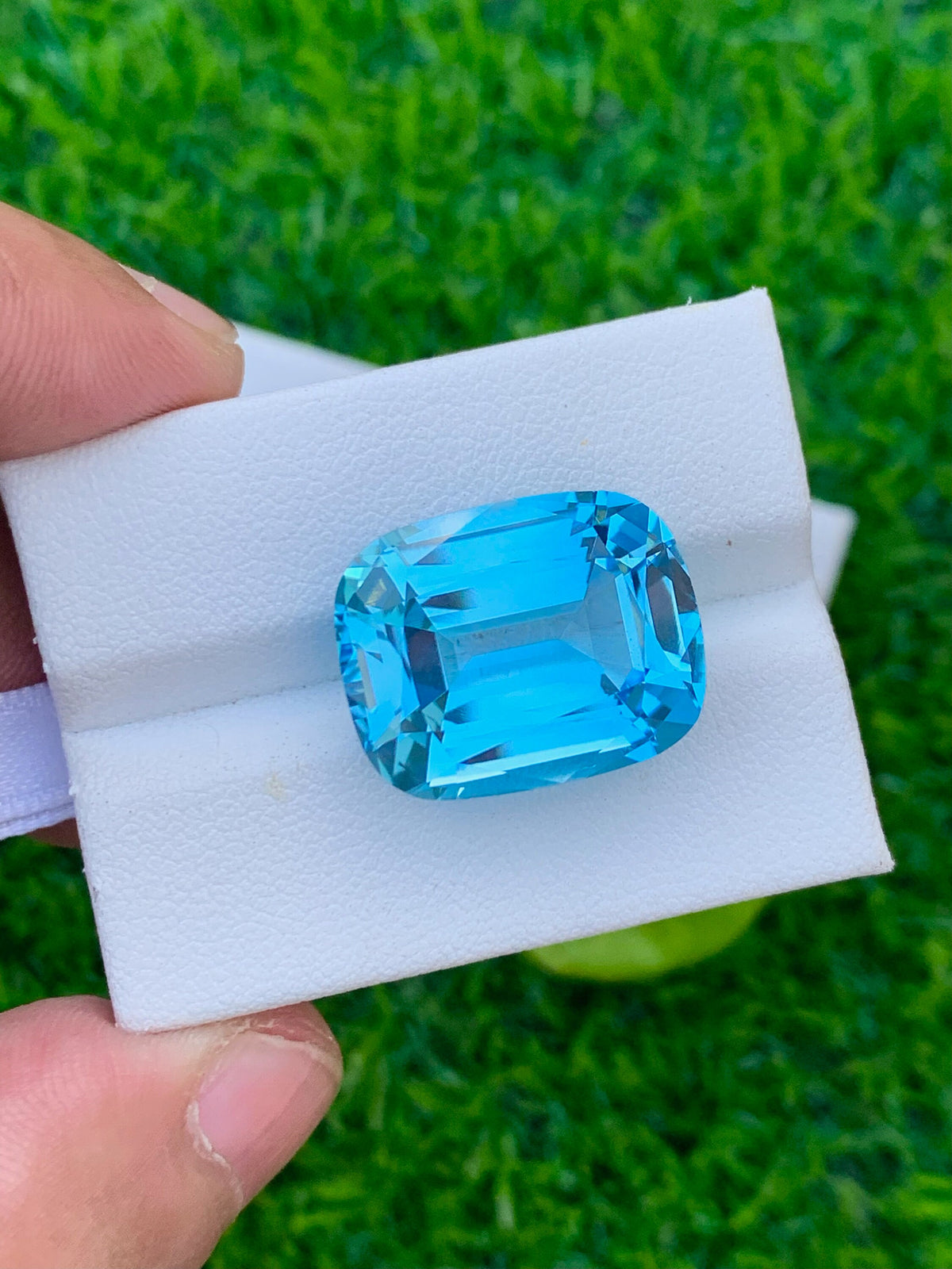 Swiss Blue Topaz Gemstone: 23.40 CT Cushion Cut Stone