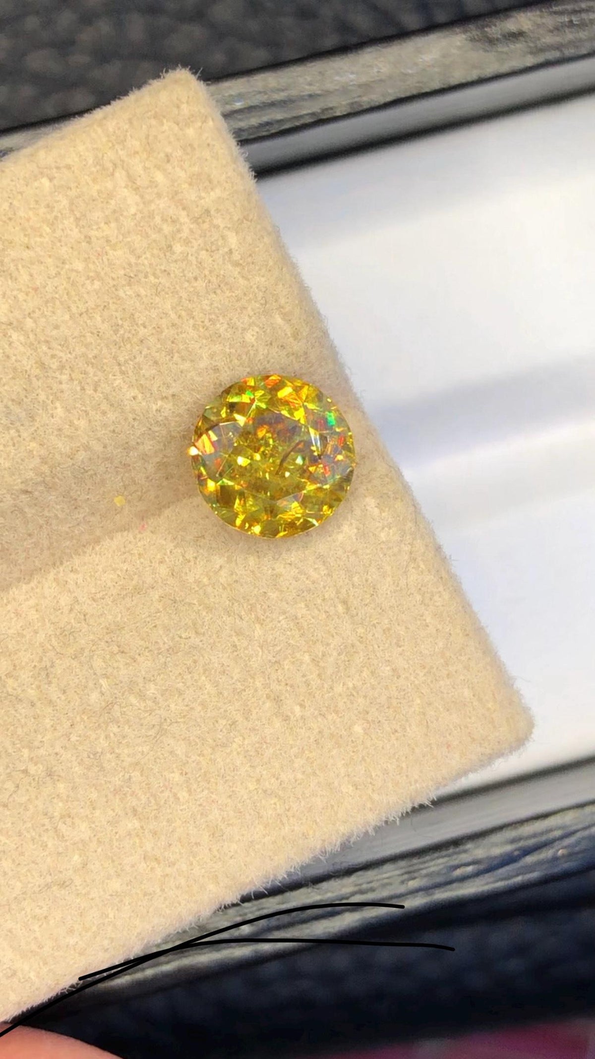 Natural Sphene Gemstone: Round Cut, Fire Titanite (1.35 CT)