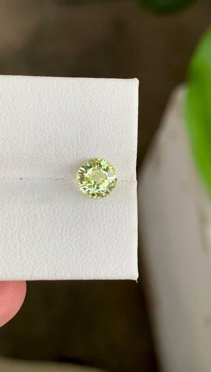 1.16 Carat Yellow-Green Chrysoberyl Gemstone: Round Cut Loose Stone