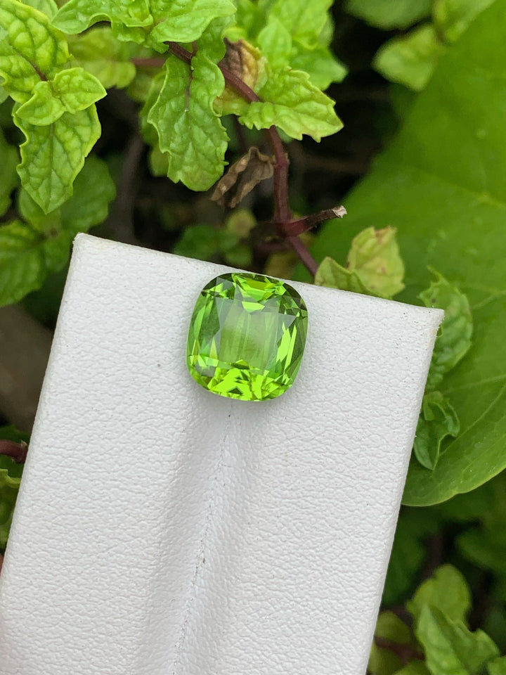 Cushion Cut Peridot Gemstone: Green Faceted Loose Stone, 4.75 CT