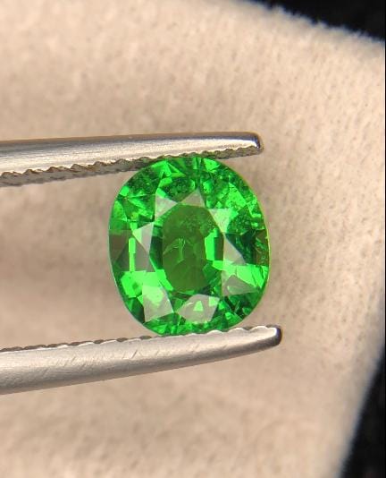 Green Tsavorite Garnet 1.20ct Oval Cut – Vivid Green Tanzanian Gemstone