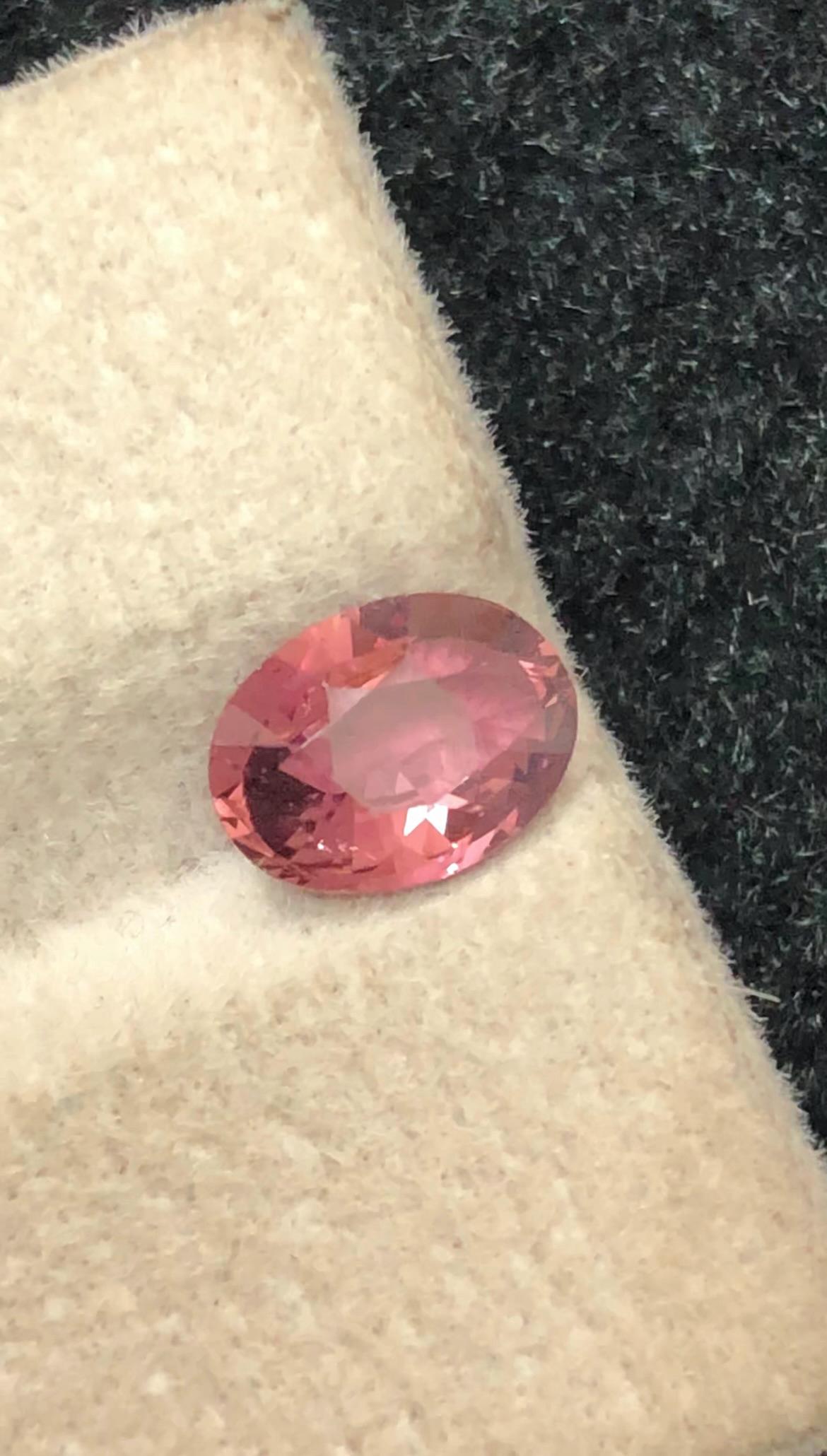 Natural Padparadscha Sapphire 1.38 ct Oval Cut – Lively Orange-Pink Glow With Certificate