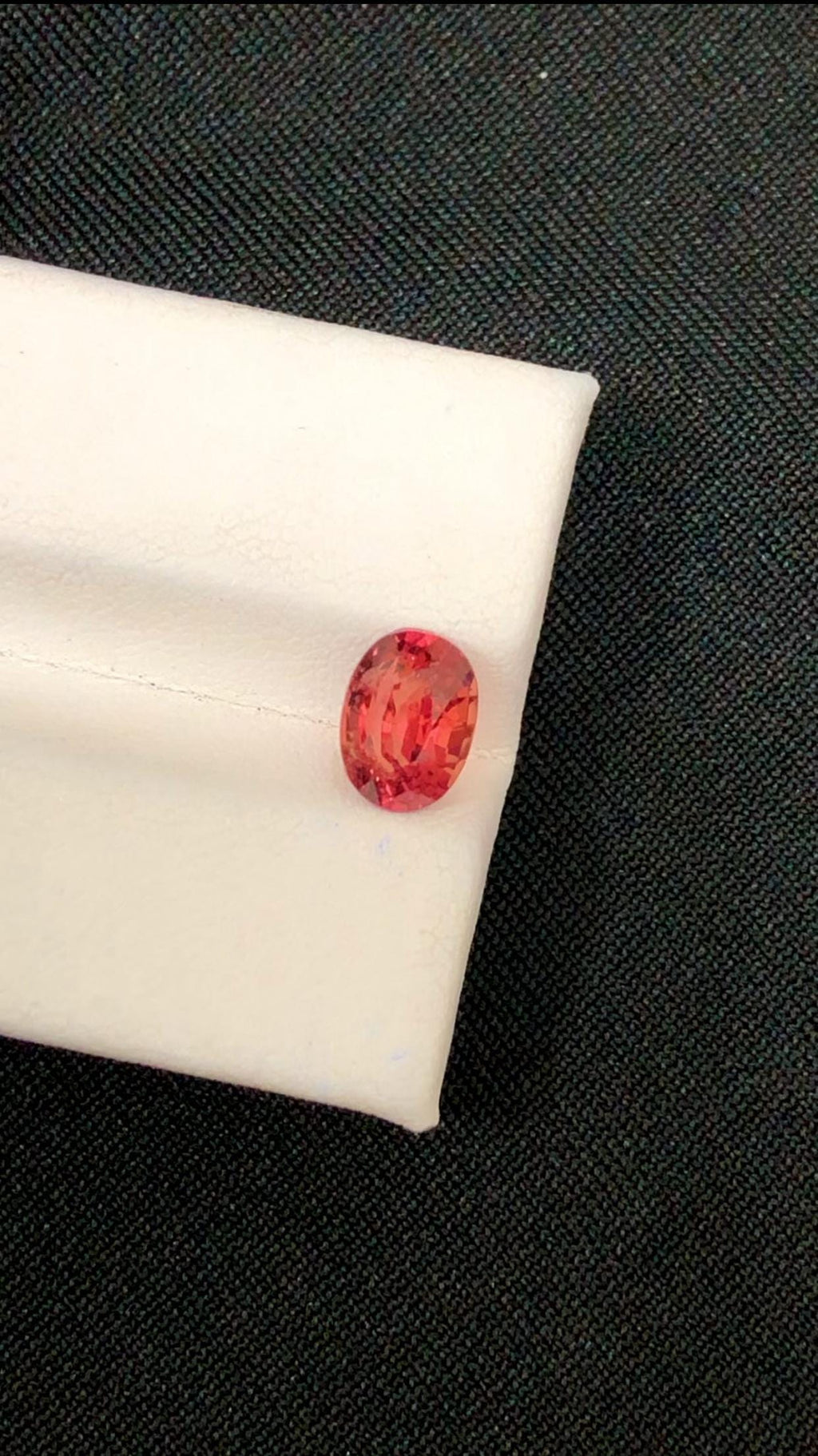 Sunset Padparadscha Sapphire: 1 Carat Oval Gemstone, Sri Lankan Origin