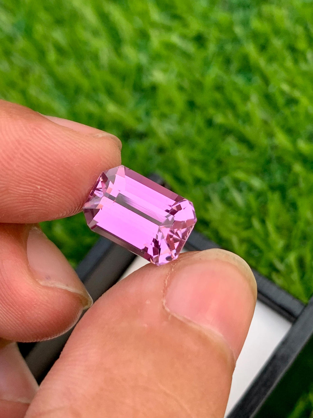 7.55 Carat Deep Pink Kunzite Gemstone: Afghan Spodumene, Emerald Cut