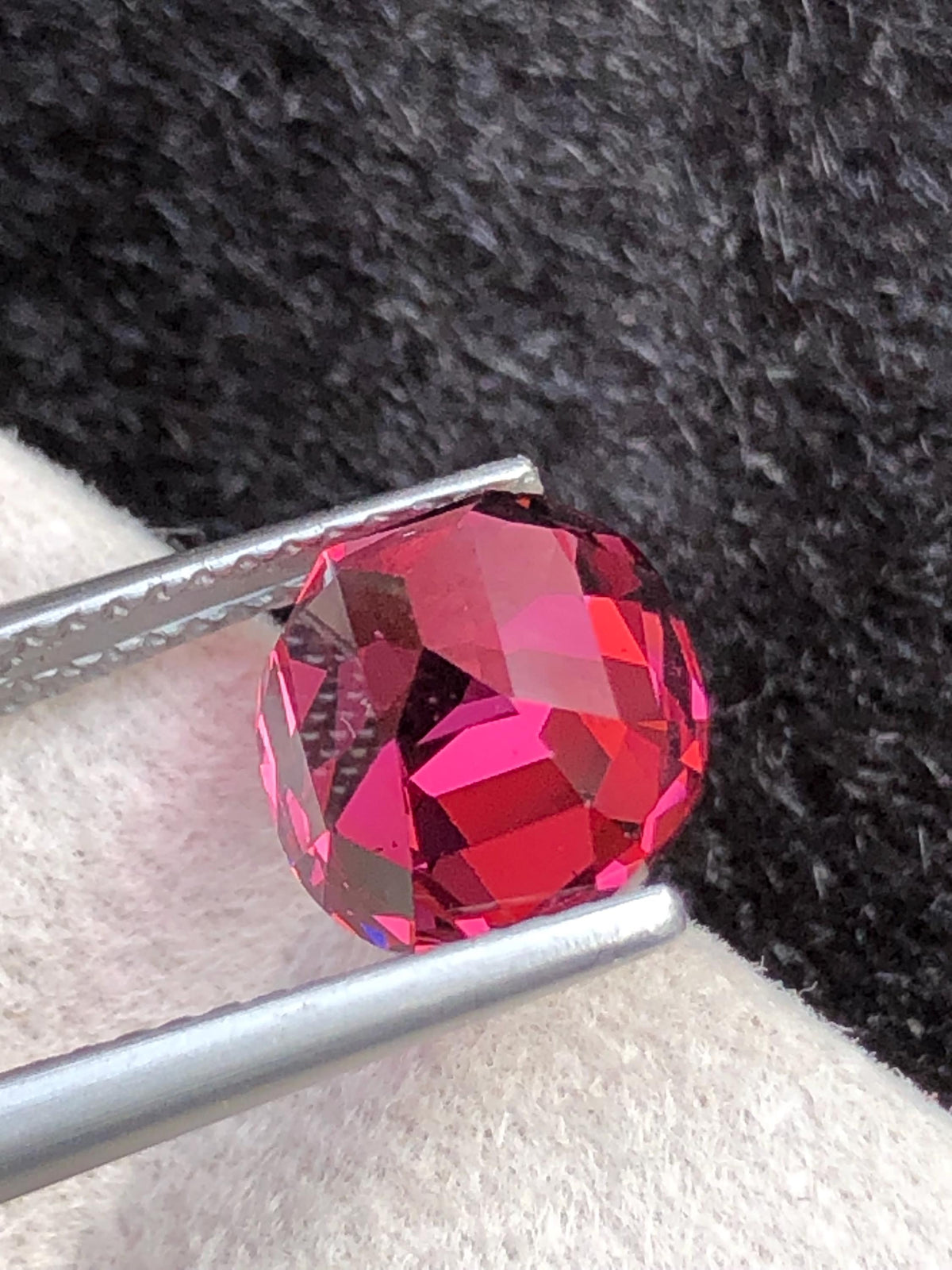 Purple Rhodolite Garnet 3.80ct Oval Cut – Raspberry-Tone Tanzanian Gemstone