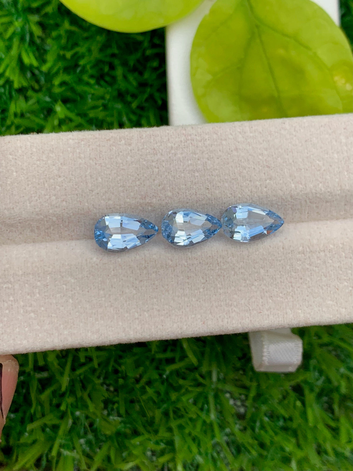 Santa Maria Blue Aquamarine Lot: VVS Pear Gemstones, Brazil, 4.30 CT