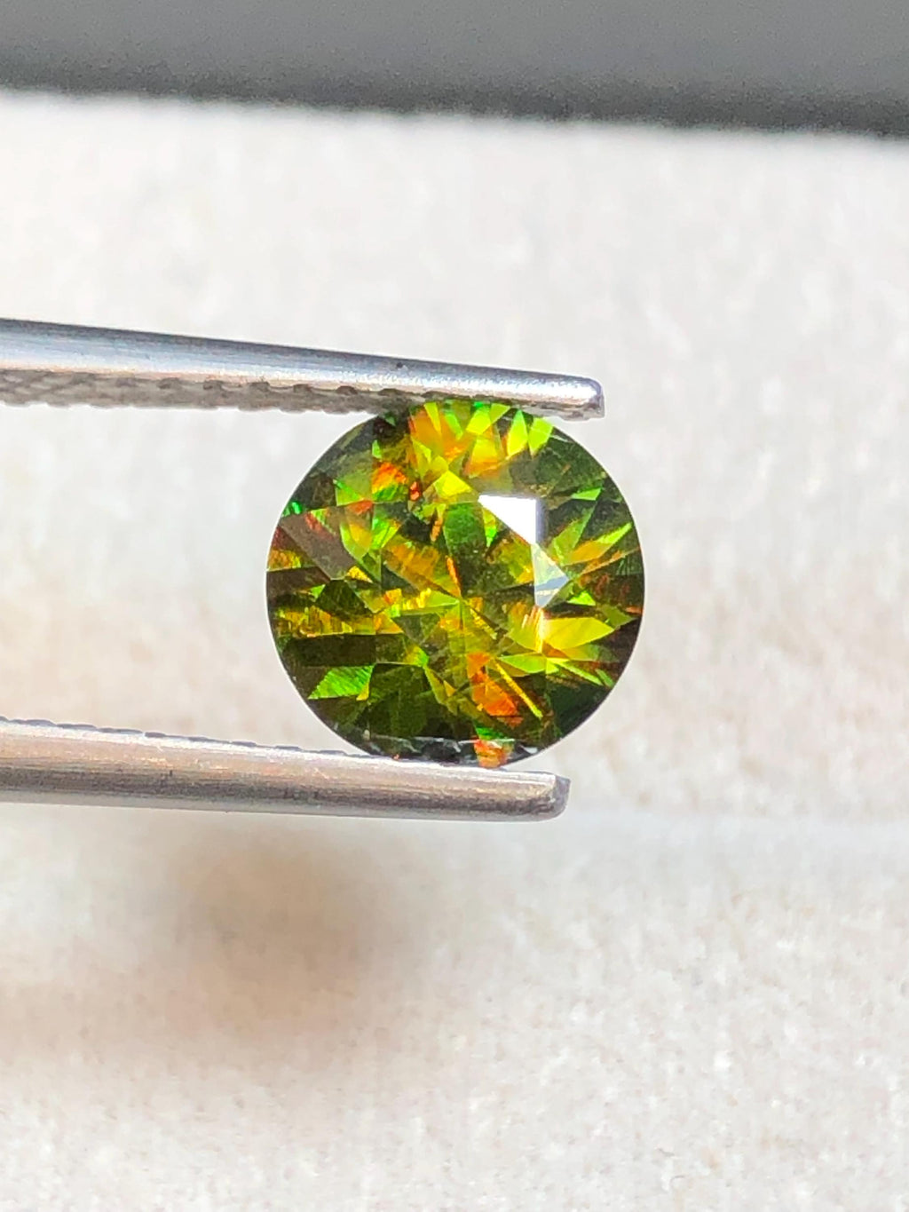 Chrome Sphene 1.55ct Round Cut – Madagascar • Full Fire
