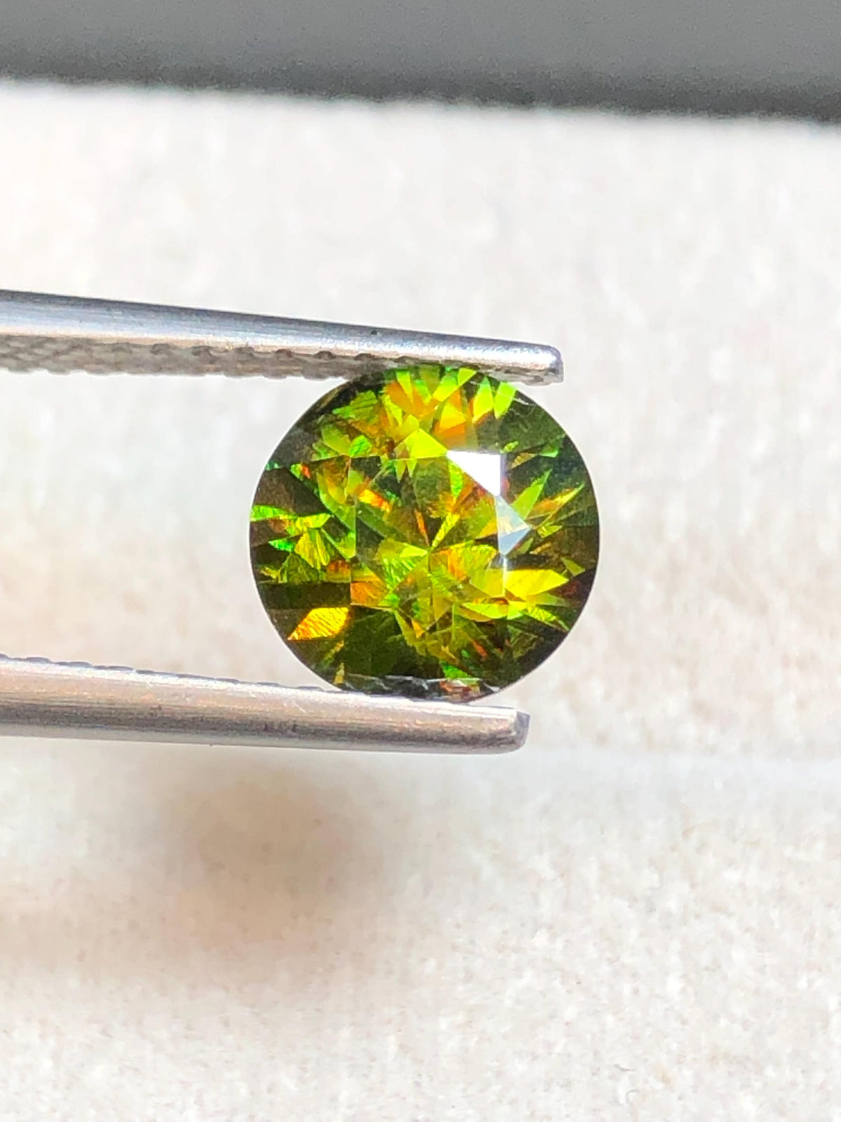 Chrome Sphene 1.55ct Round Cut – Madagascar • Full Fire