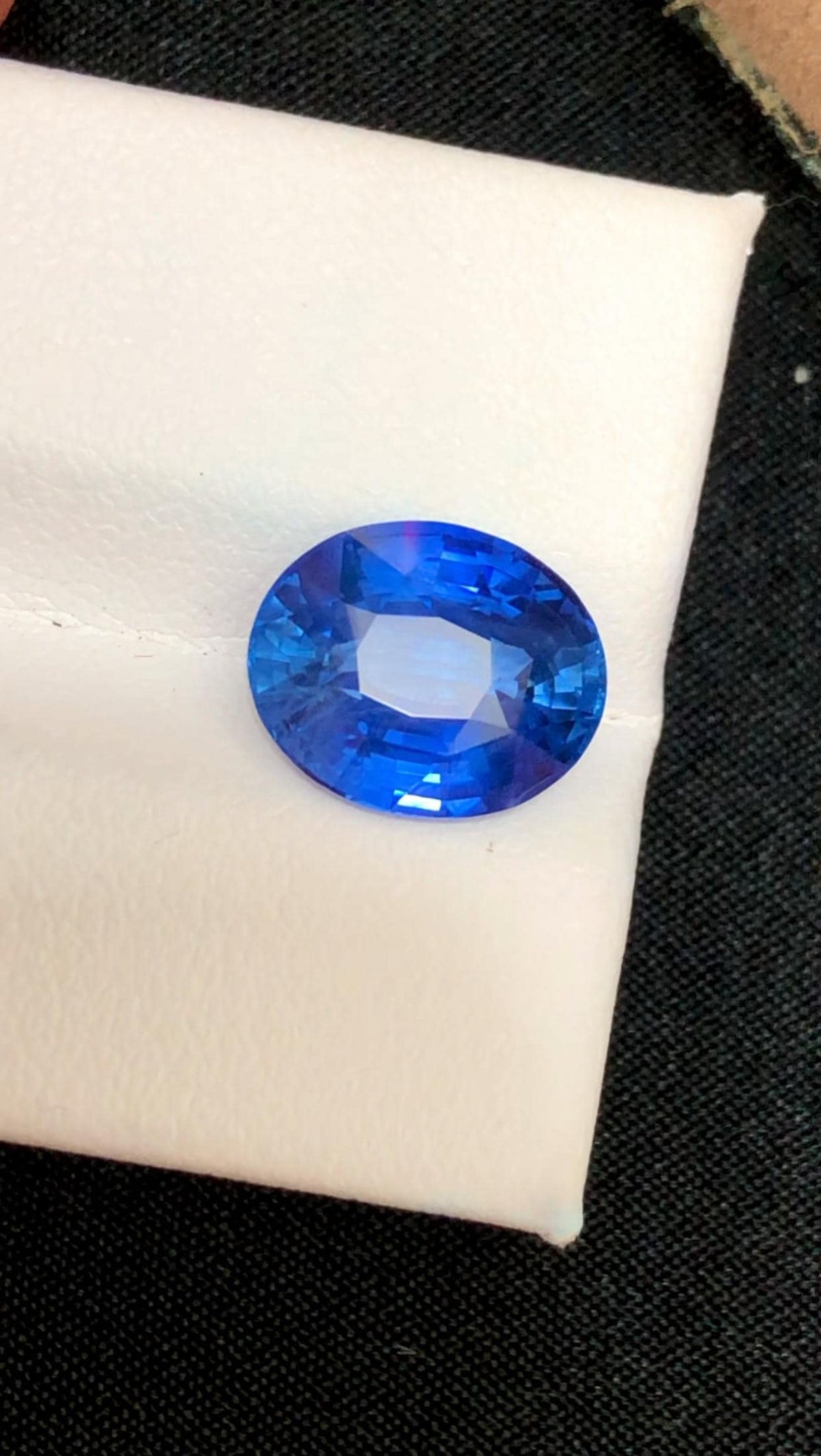 Royal Blue Sapphire Gemstone: 5 Carat Oval Cut, Sri Lankan Ceylon