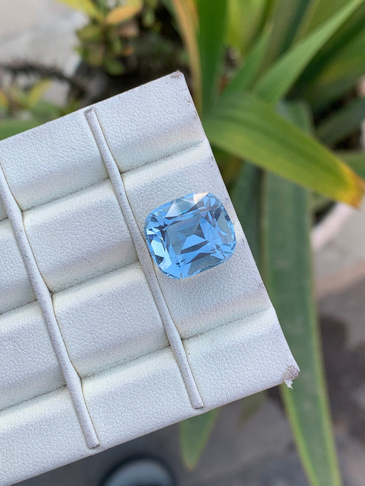 Santa Maria Aquamarine Gemstone: 12.80 ct Cushion Cut Blue Beryl