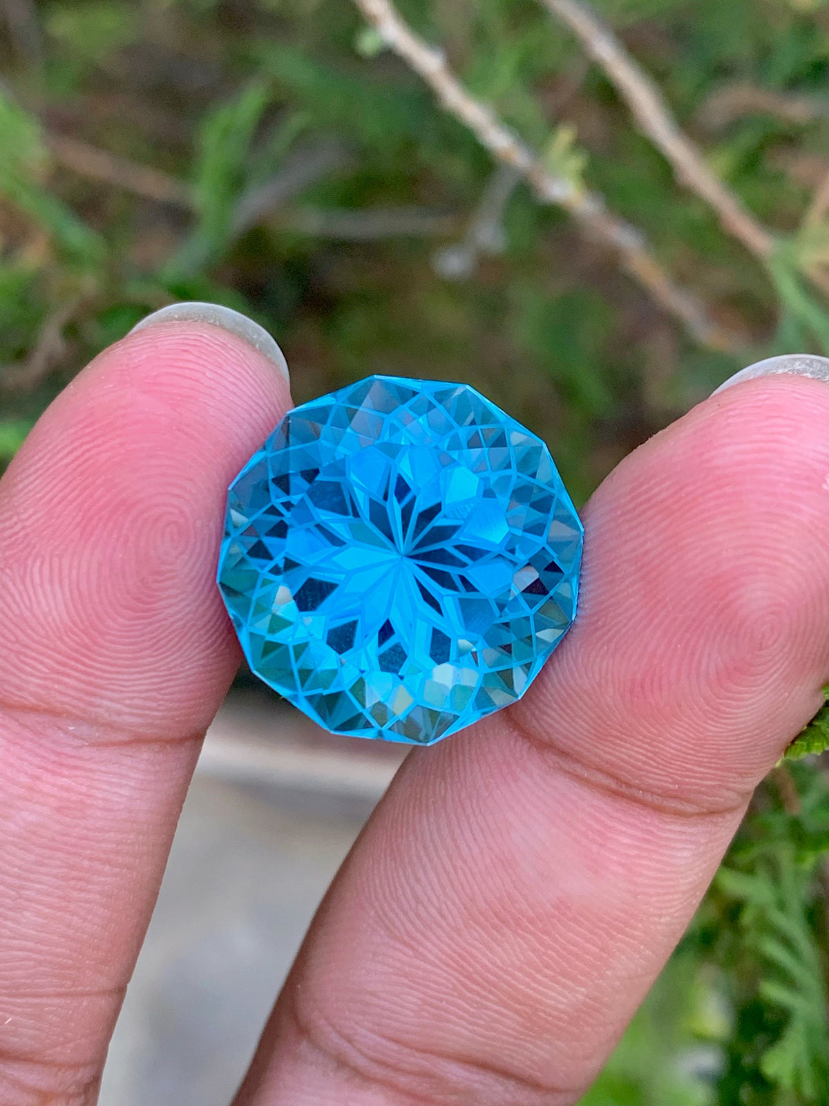 35.5 CT Swiss Blue Topaz Gemstone: Round Faceted Cut Stone