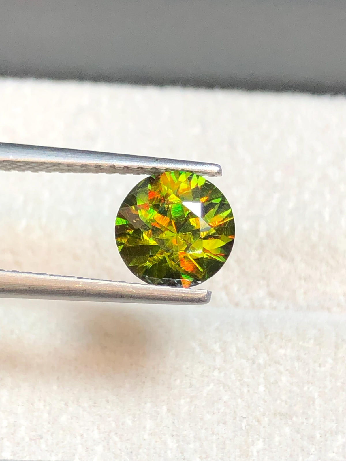 Chrome Sphene 1.55ct Round Cut – Madagascar • Full Fire