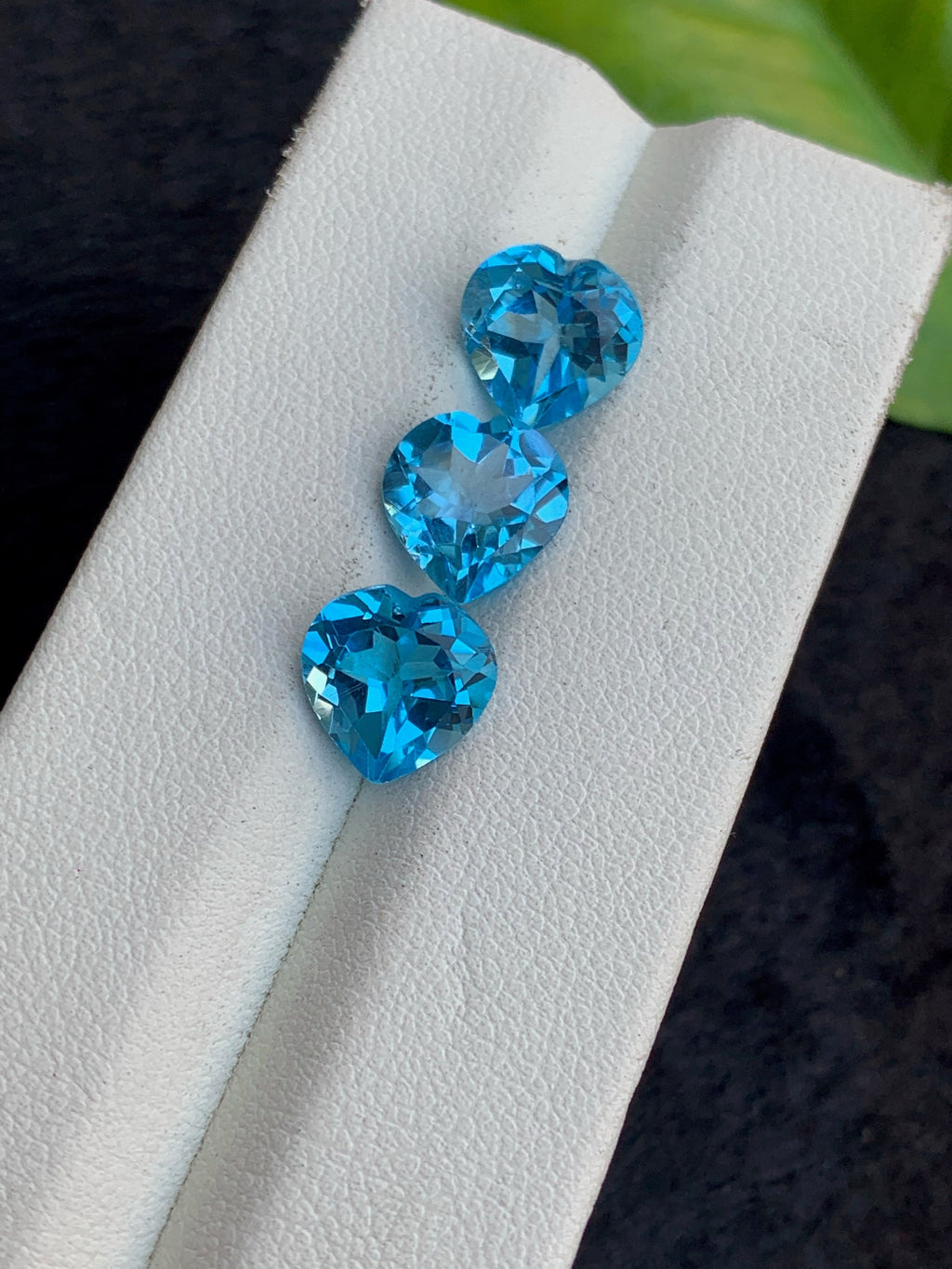 Swiss Blue Topaz Heart: 9.60 Carat Loose Gemstone Set