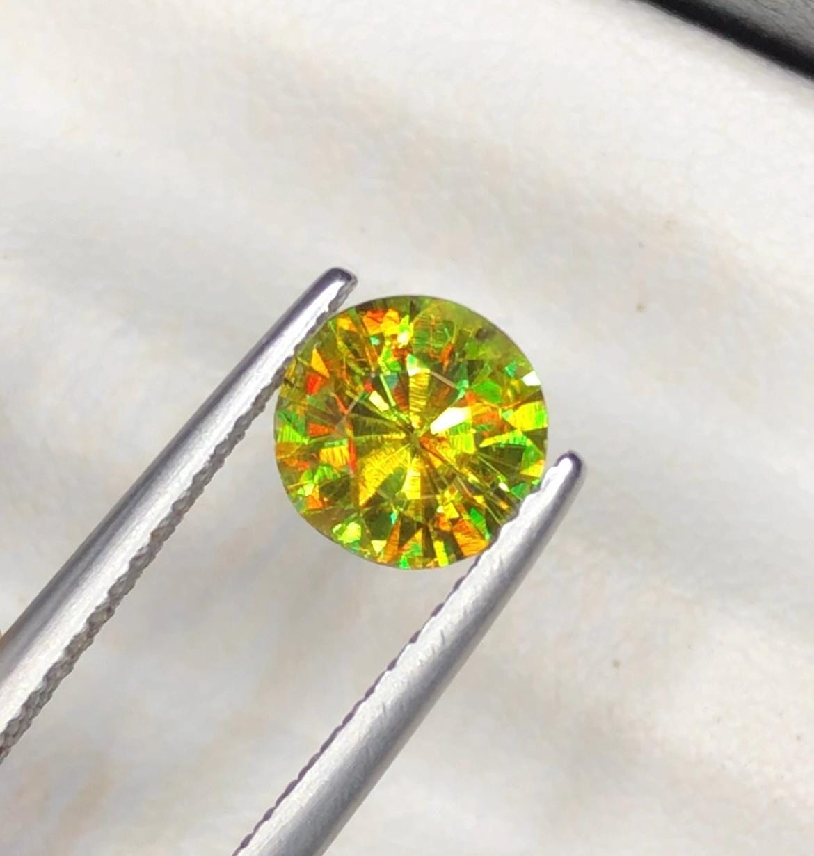 Yellow Sphene 1.00 Carat Round Cut Gemstone from Pakistan – Full Fire Sparkle