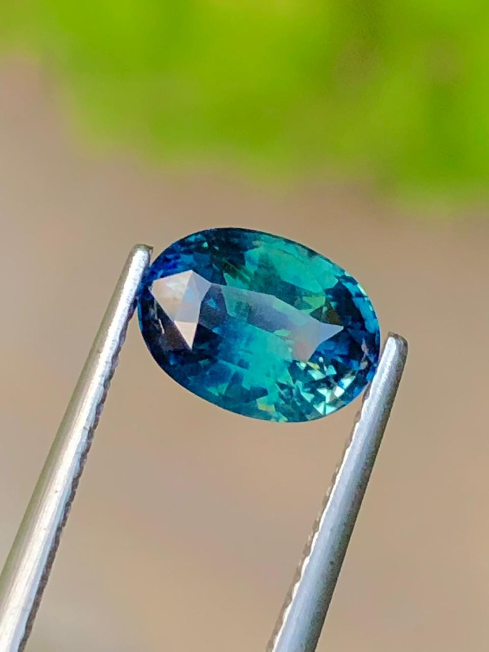 Bi-Color teal Sapphire 1.80 ova Cut •  Blue Party Sapphire from srilanka With Certificate