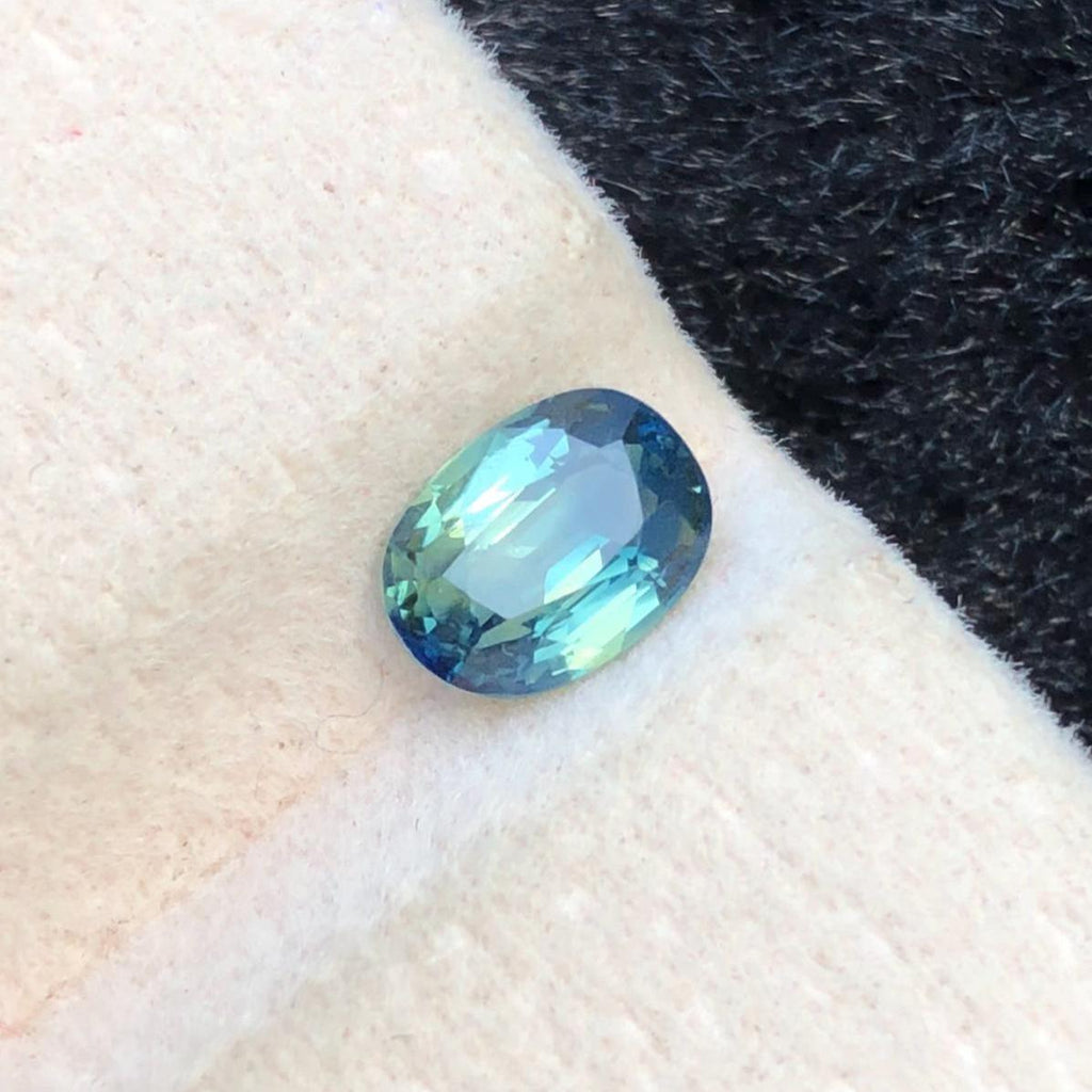 Teal Parti Sapphire 1.00 Carat Oval Cut – 6.80x5.50x3.70mm – Sri Lanka