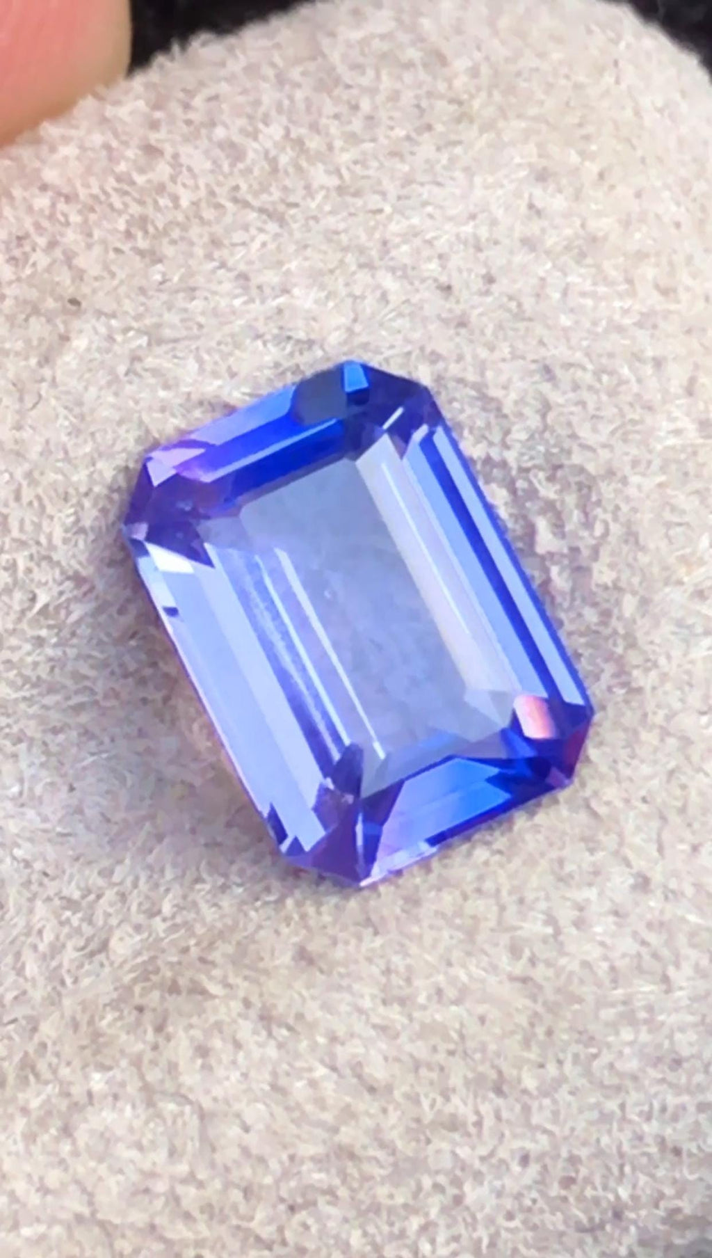 A very beautiful Certified natural colour change sapphire  gemstone