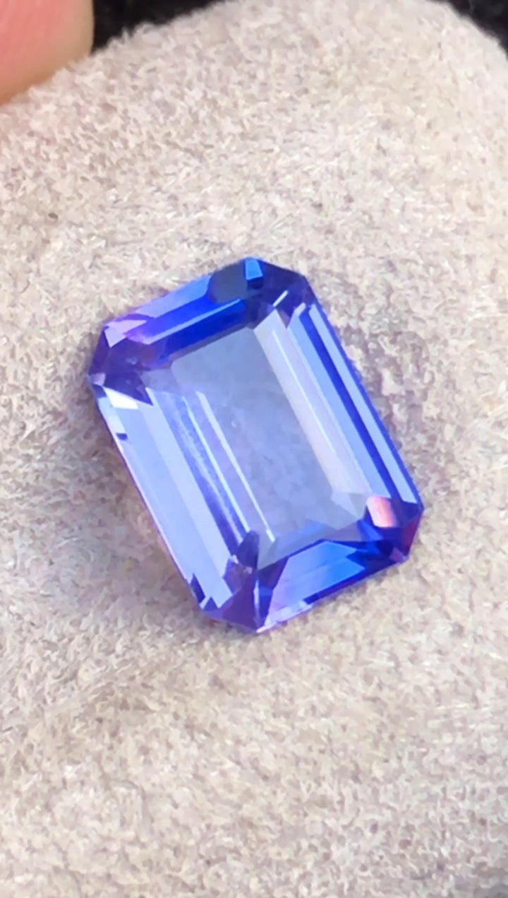 A very beautiful Certified natural colour change sapphire  gemstone