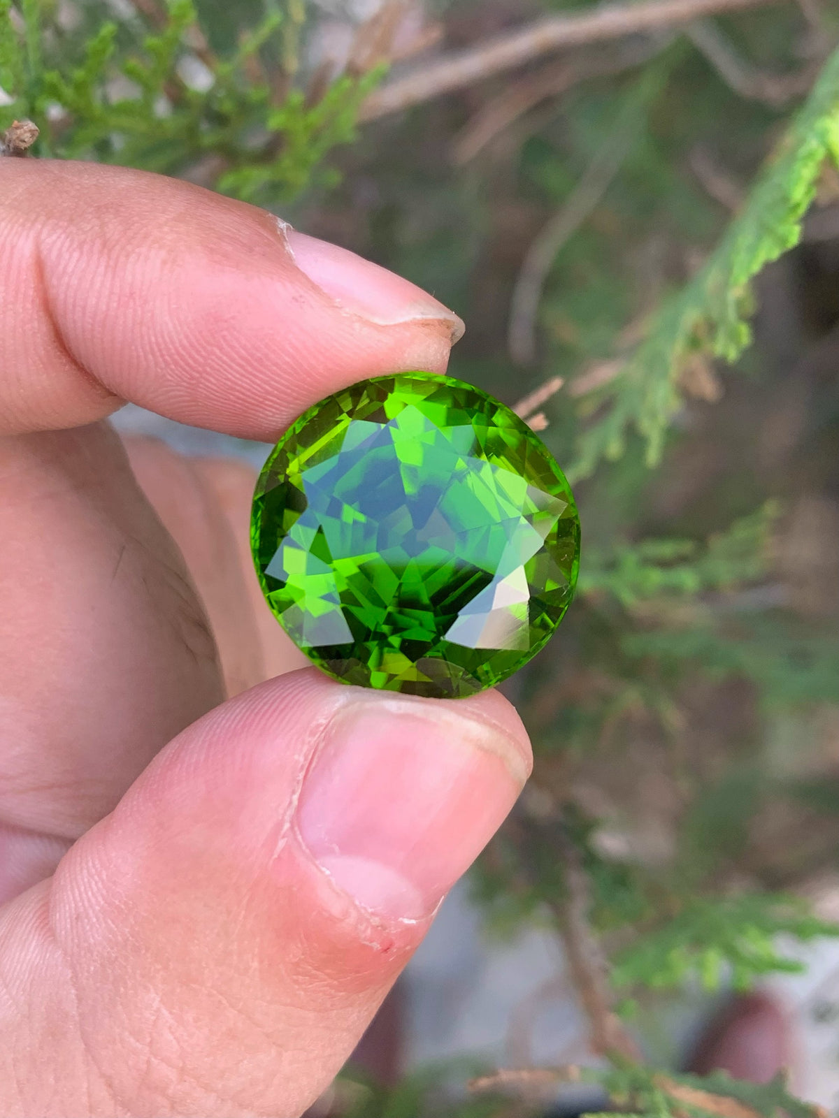 Olive Green Peridot Gemstone: Round Cut Natural Stone, 37.30 CT