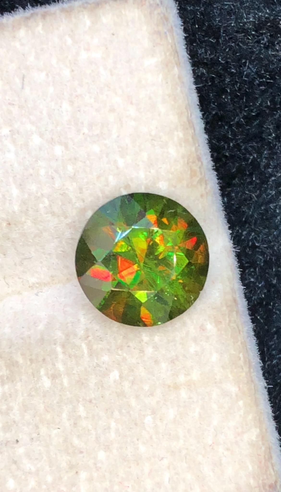 Chrome Sphene 2.20ct Round Cut – Madagascar • Full Fire