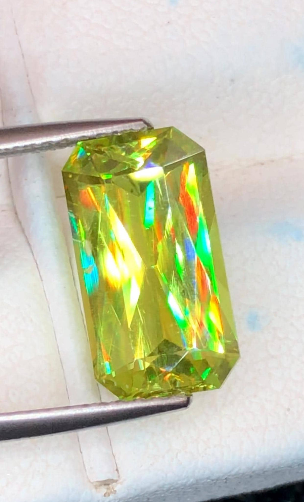 Natural Apple Green Sphene Gemstone – Fancy Cut, 3.90 Carats (Madagascar)