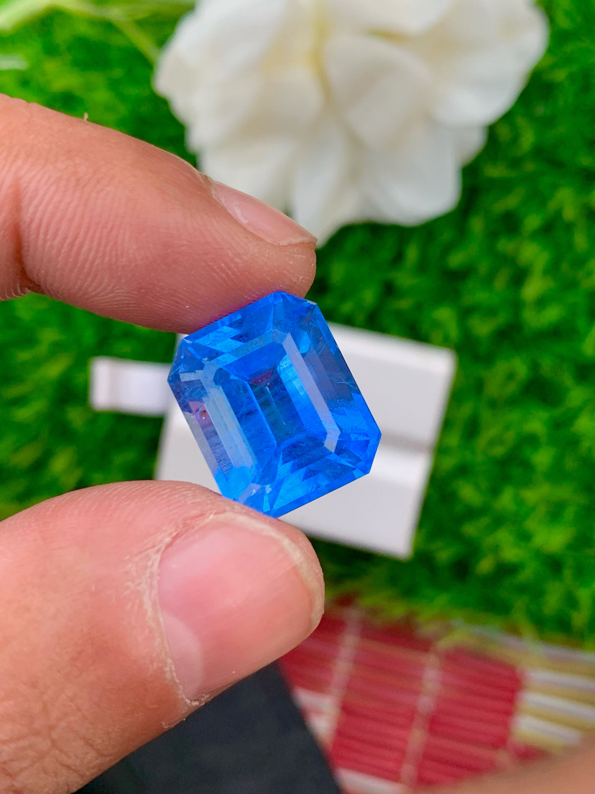 Santa Maria Aquamarine Gemstone: 15.40 CT Square Cut, Deep Blue