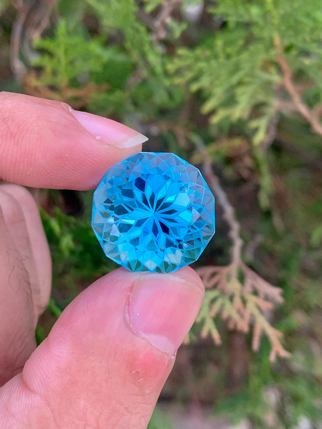 35.5 CT Swiss Blue Topaz Gemstone: Round Faceted Cut Stone