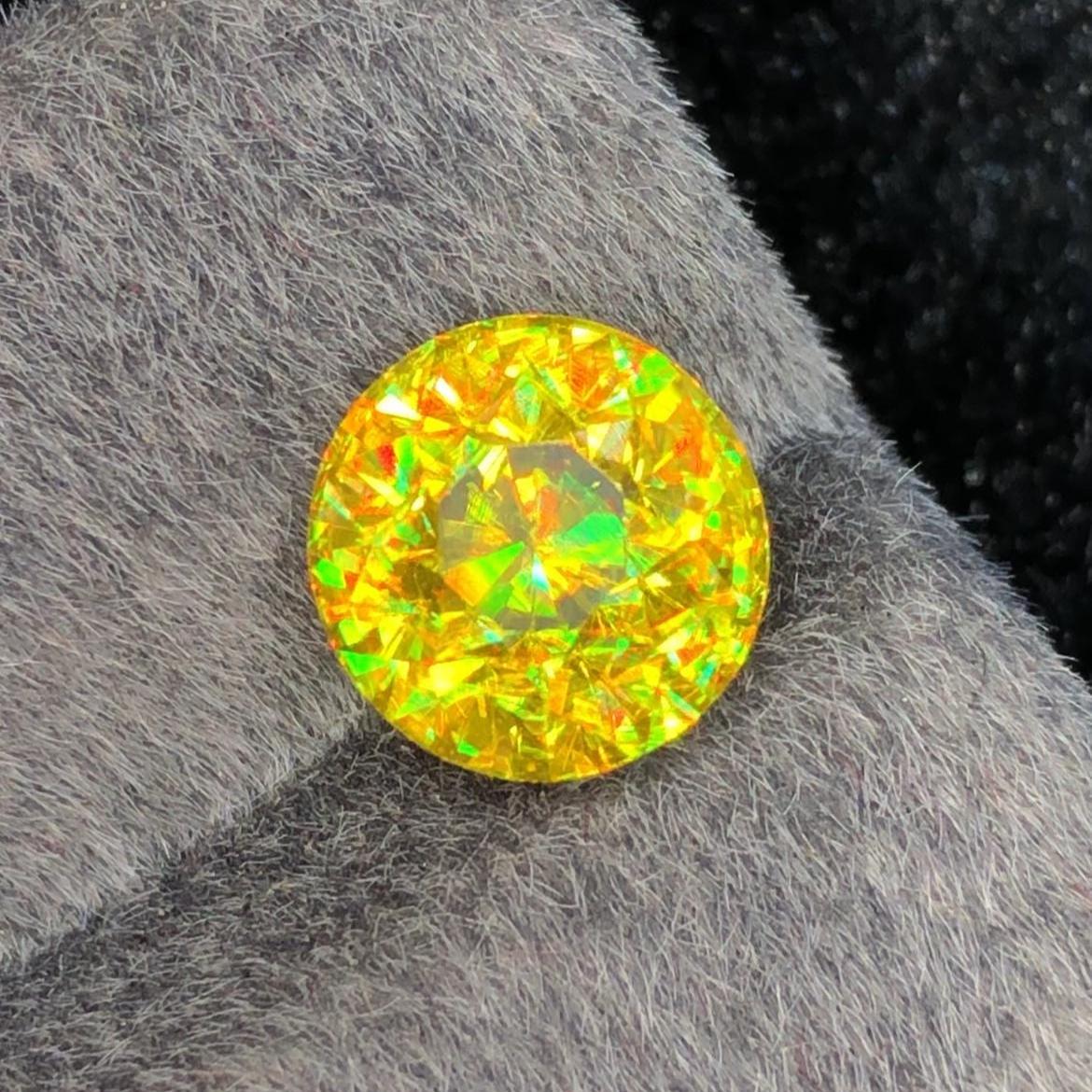 Yellow Full Fire Sphene 5.65ct Round Cut – Pakistan