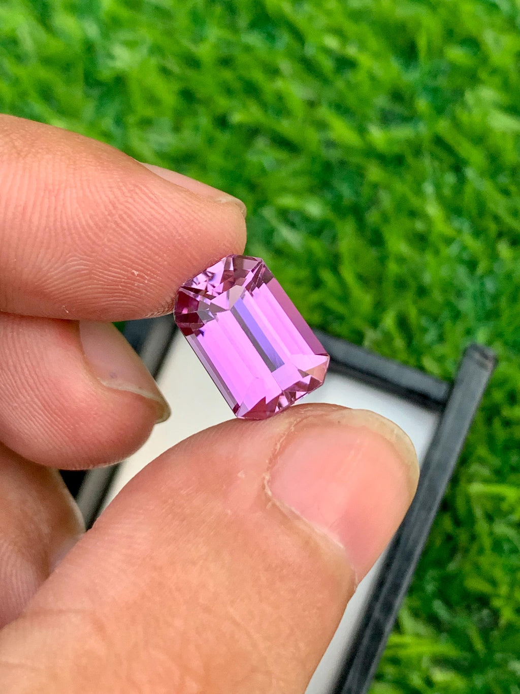 7.55 Carat Deep Pink Kunzite Gemstone: Afghan Spodumene, Emerald Cut