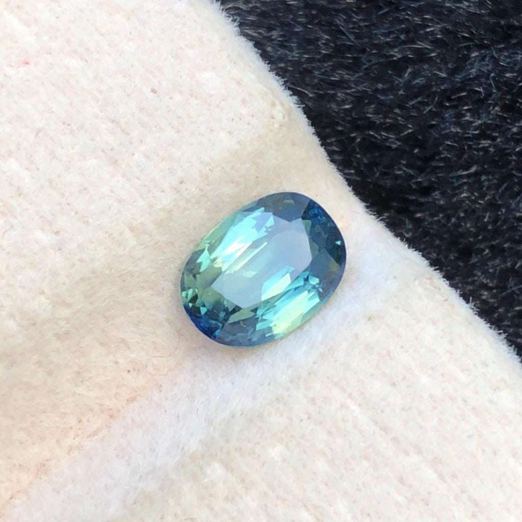 Teal Parti Sapphire 1.00 Carat Oval Cut – 6.80x5.50x3.70mm – Sri Lanka