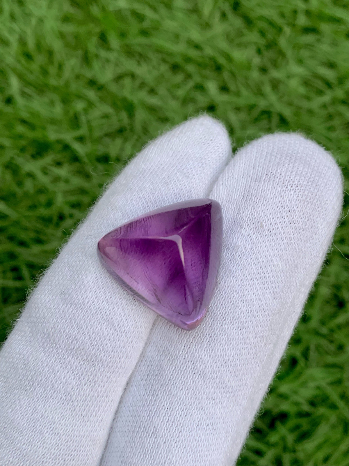 Deep Purple Amethyst Sugarloaf Cabochon: Natural Gemstone (40.10 Carat)