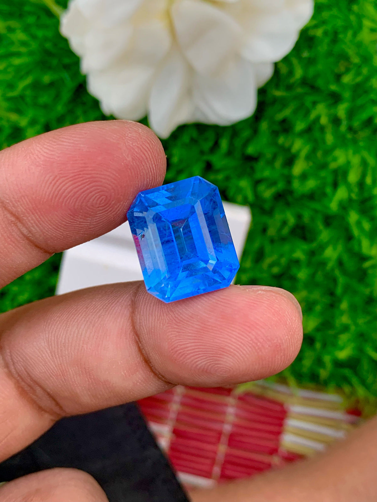 Santa Maria Aquamarine Gemstone: 15.40 CT Square Cut, Deep Blue