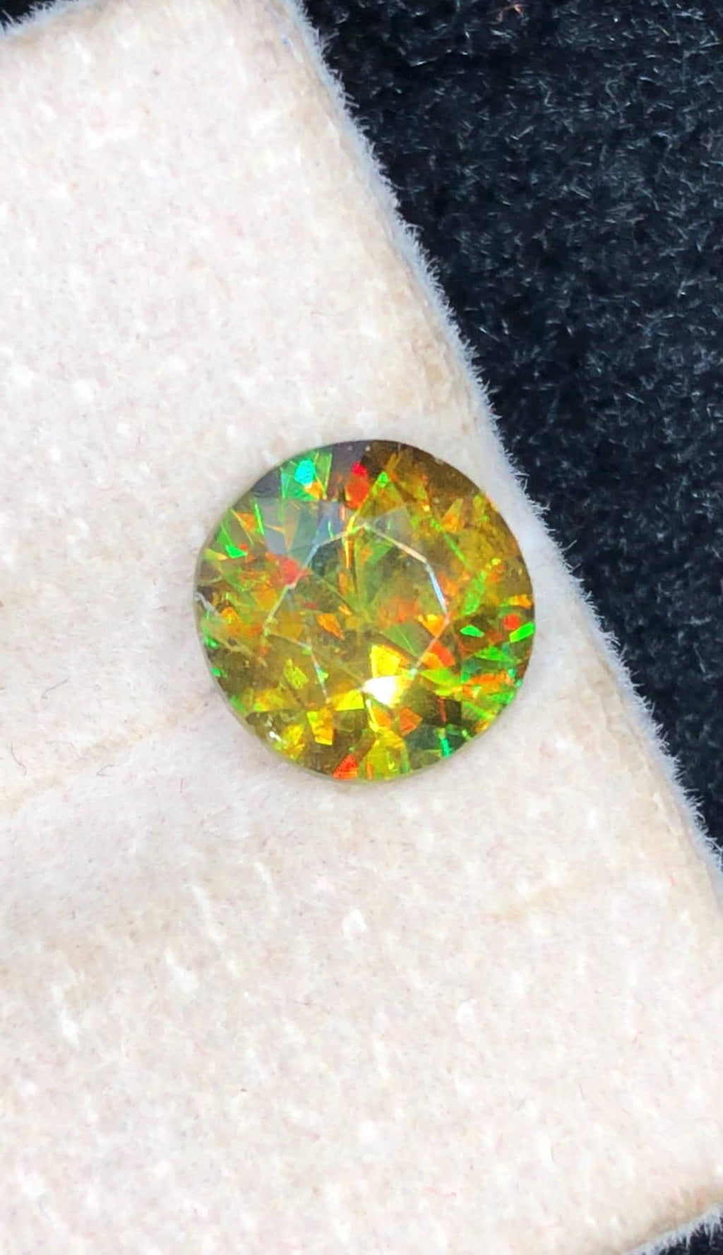 Chrome Sphene 1.90ct Round Cut – Skardu Pakistan • Full Fire