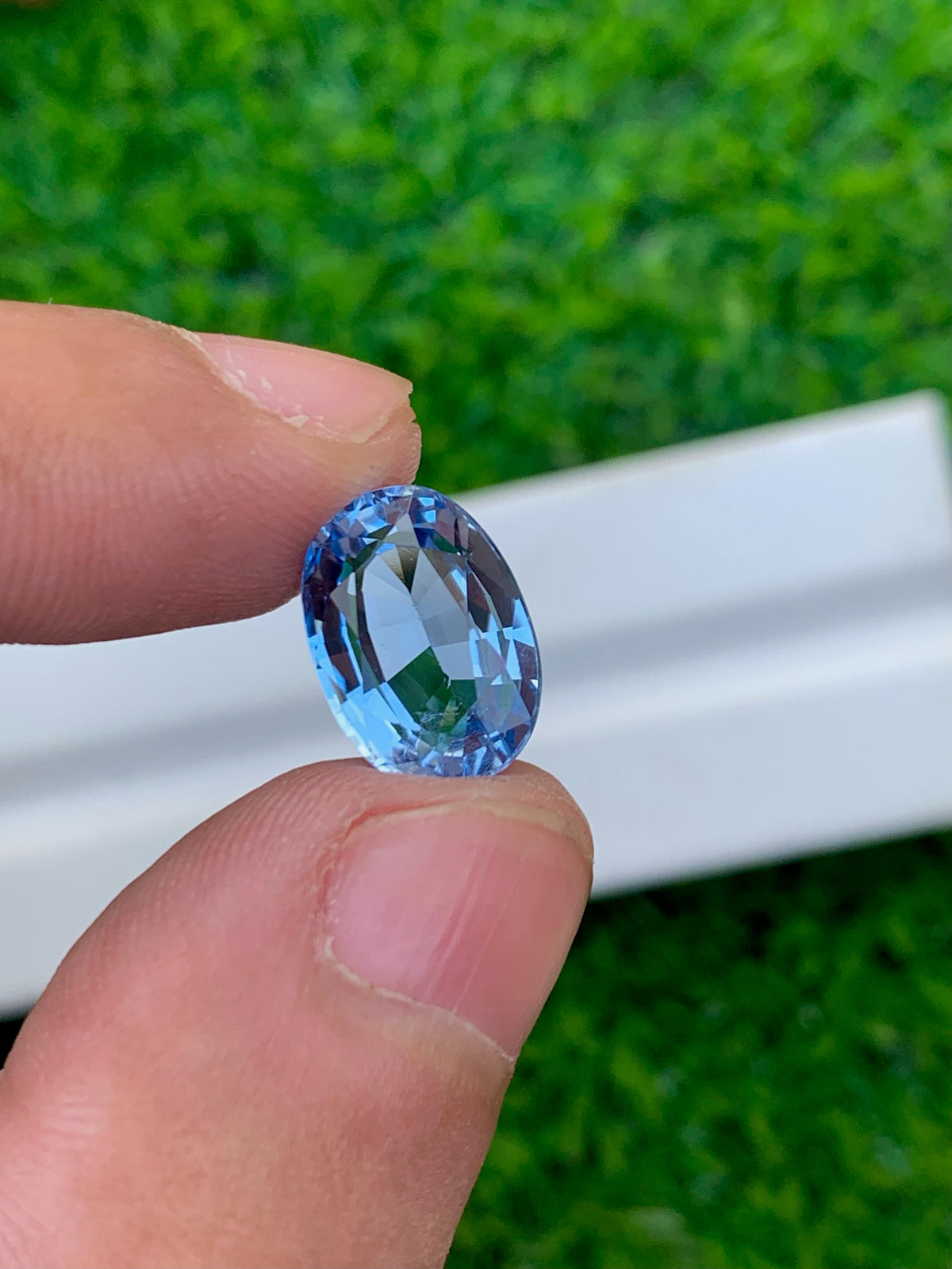 Santa Maria Aquamarine Gemstone: 5.25 CT Deep Blue Oval Cut Stone
