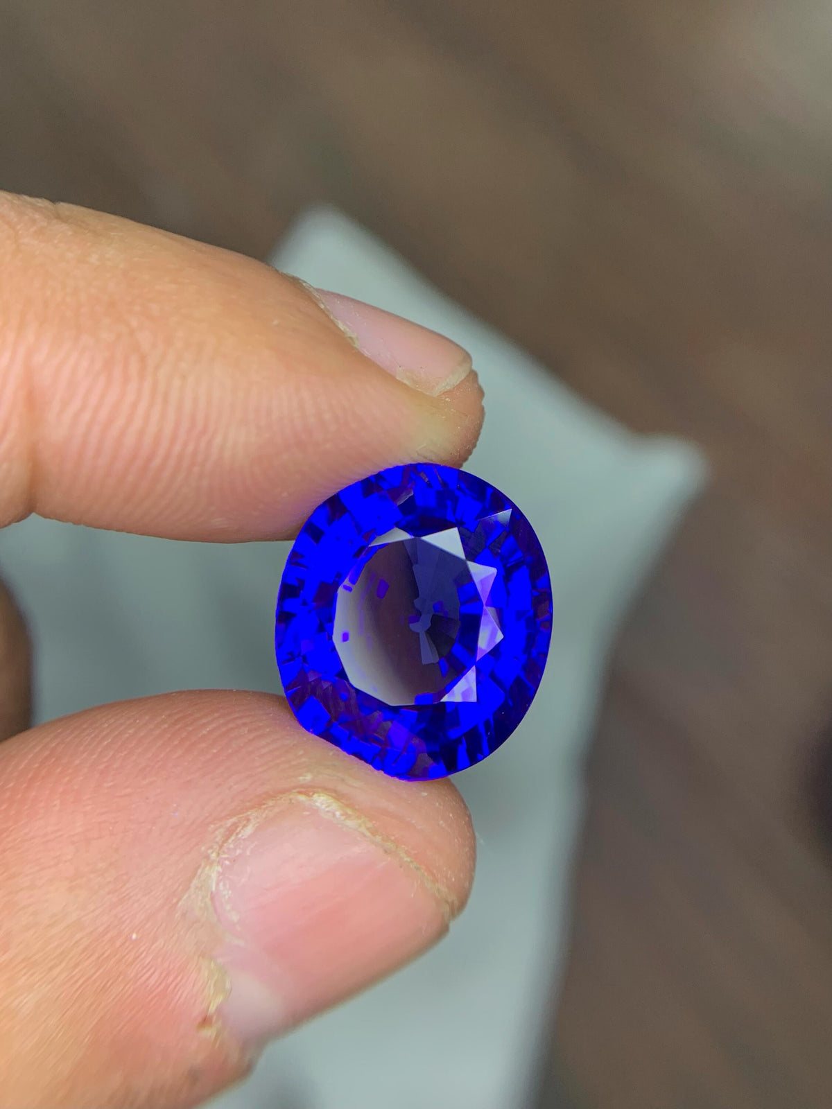 Oval Tanzanite Gemstone: 10.05 Carat Certified Loose Stone