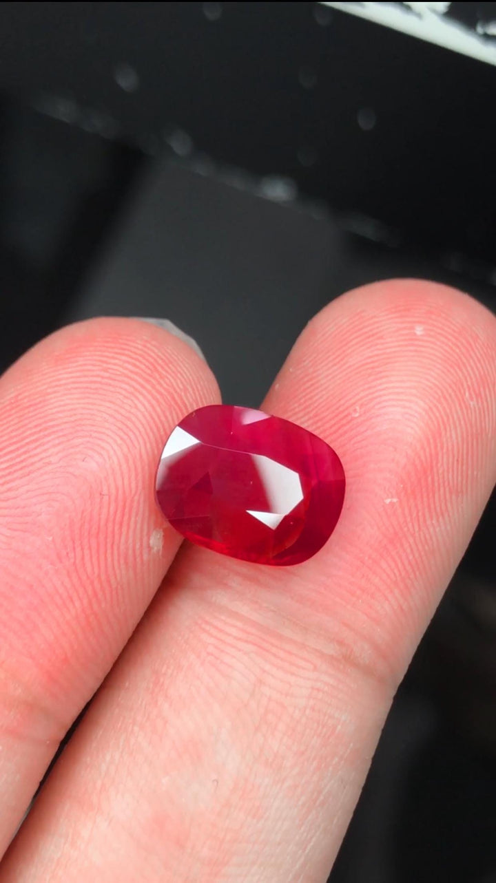 Vivid Red Ruby Gemstone 5.08 CT Cushion Cut mozambiqu Ruby