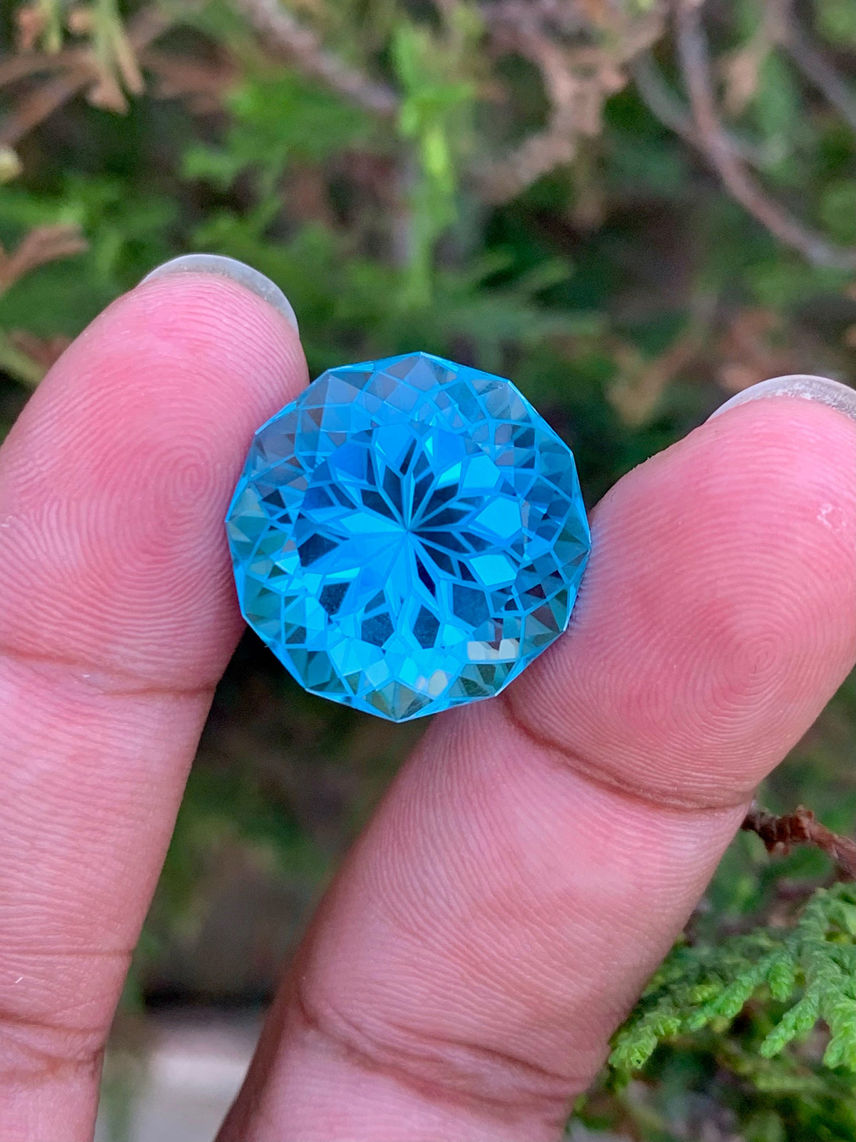 35.5 CT Swiss Blue Topaz Gemstone: Round Faceted Cut Stone