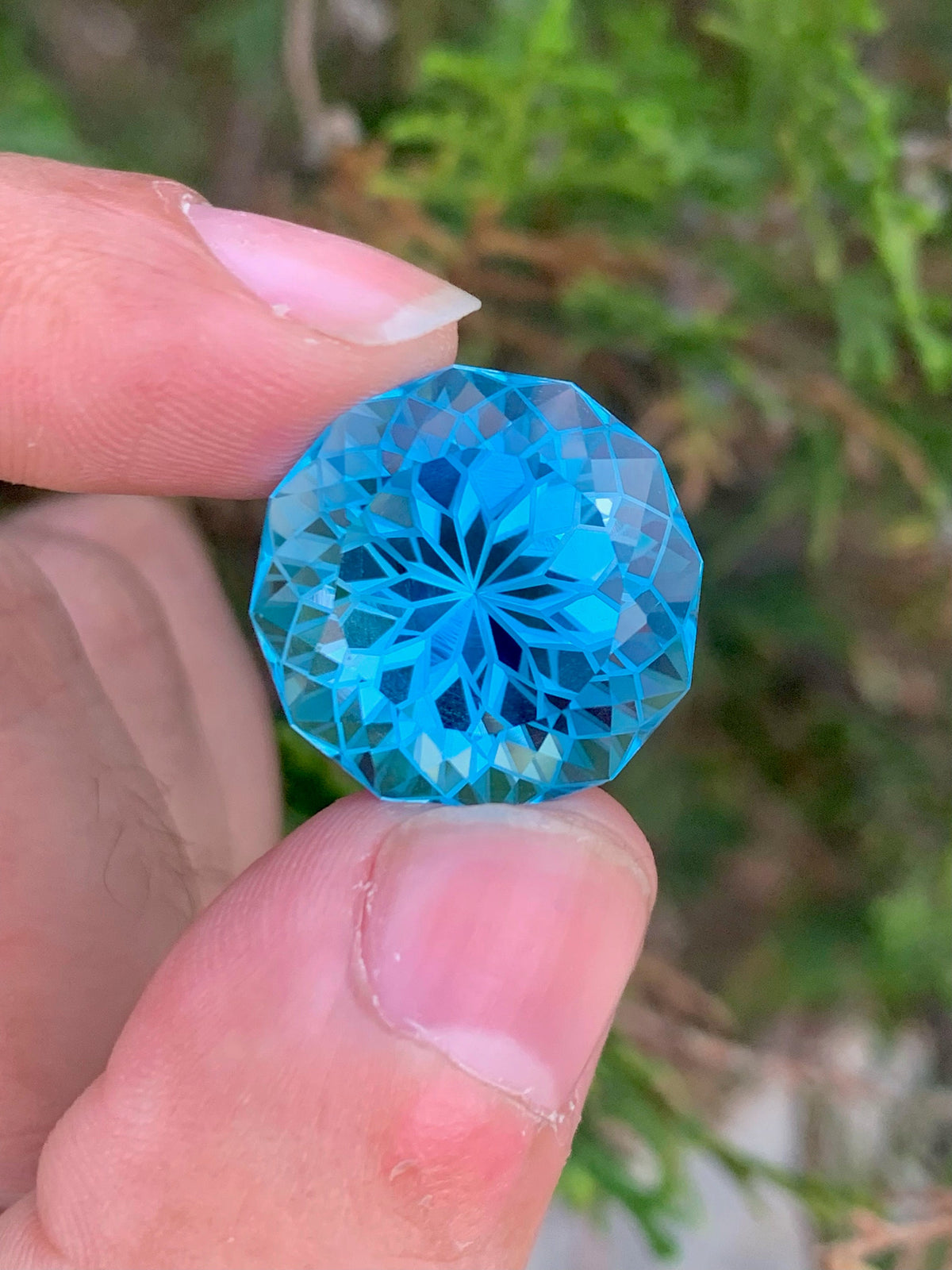 35.5 CT Swiss Blue Topaz Gemstone: Round Faceted Cut Stone