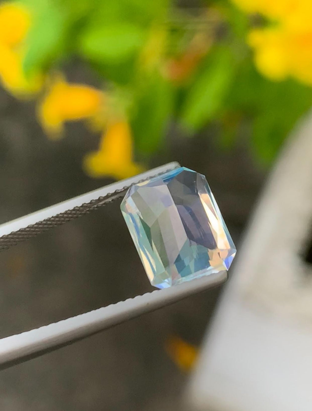 Rainbow Moonstone Gemstone: 3.50 Carat Oval Cut Blue Flash
