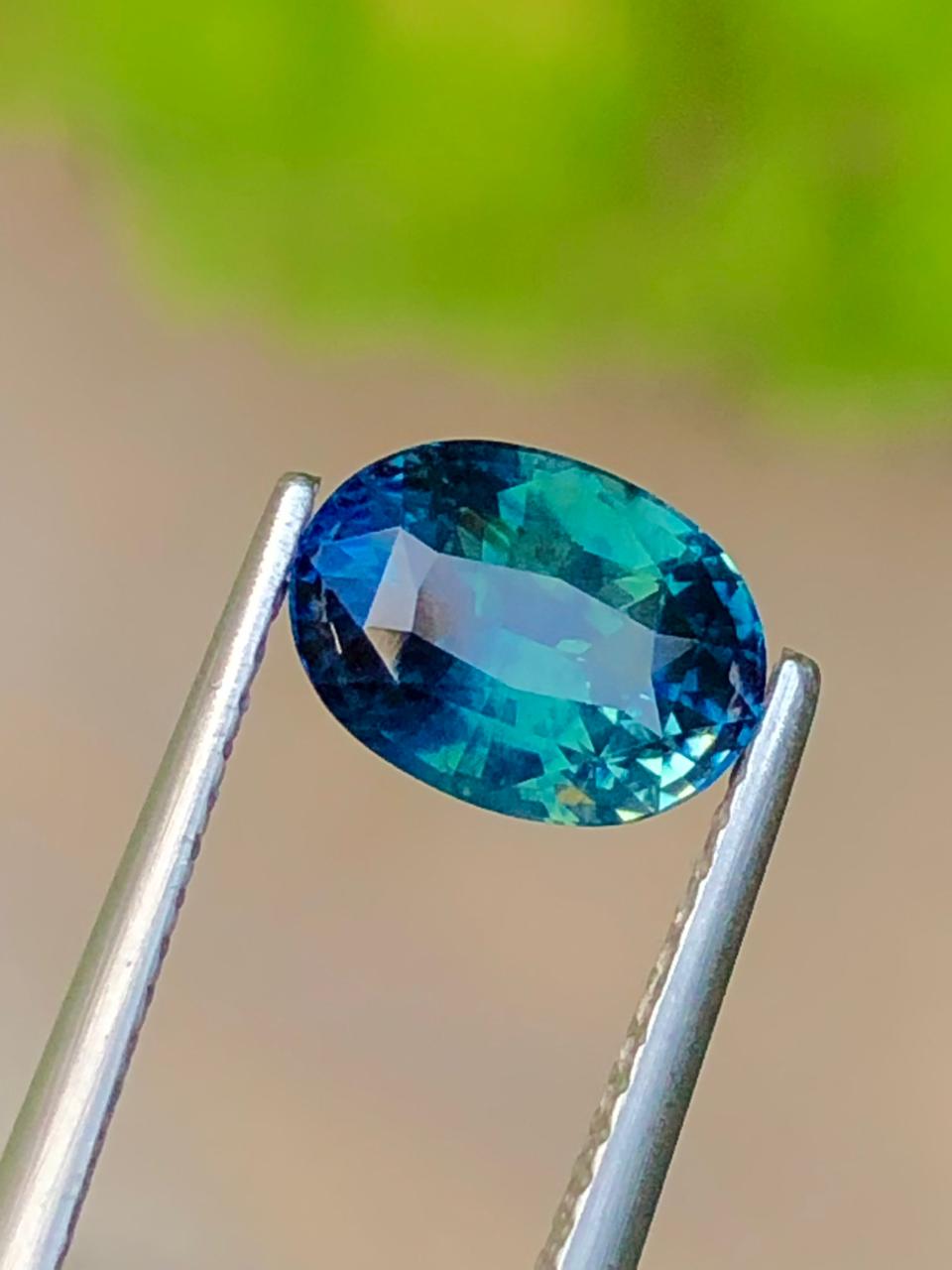 Bi-Color teal Sapphire 1.80 ova Cut •  Blue Party Sapphire from srilanka With Certificate