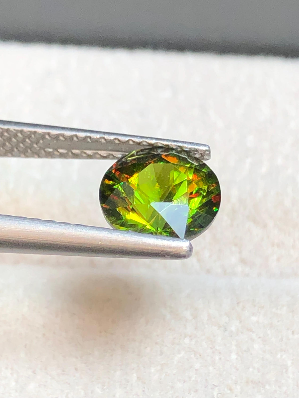 Chrome Sphene 1.55ct Round Cut – Madagascar • Full Fire