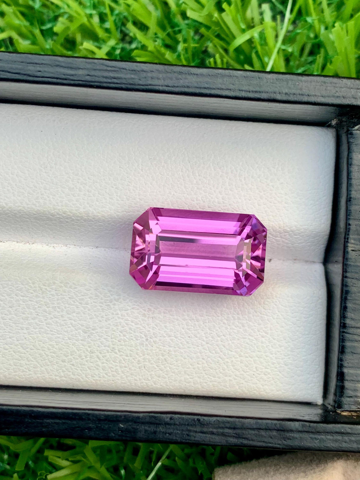 Deep Pink Kunzite Gemstone: 15 Carat Flawless Emerald Cut
