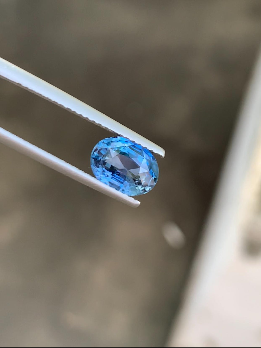 2.61 Carat Royal Blue Sapphire: Oval Cut Loose Gemstone, Sri Lanka
