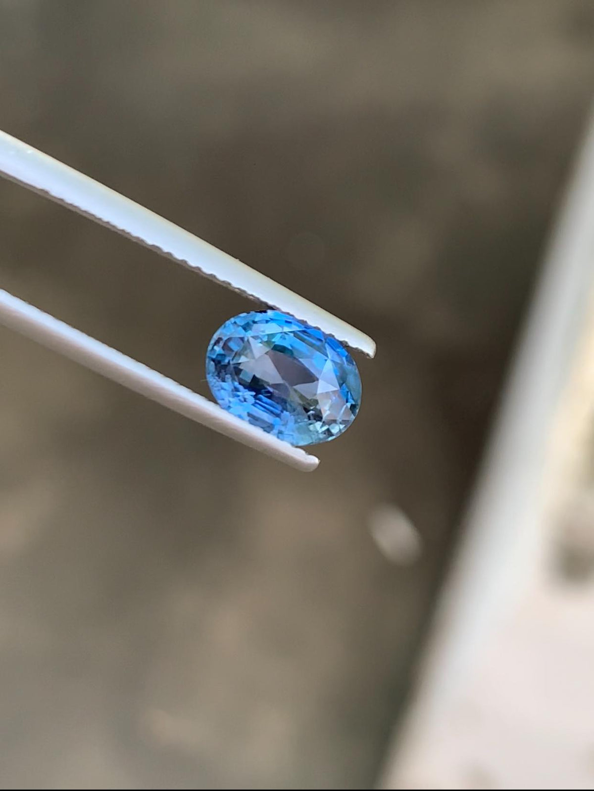 2.61 Carat Royal Blue Sapphire: Oval Cut Loose Gemstone, Sri Lanka