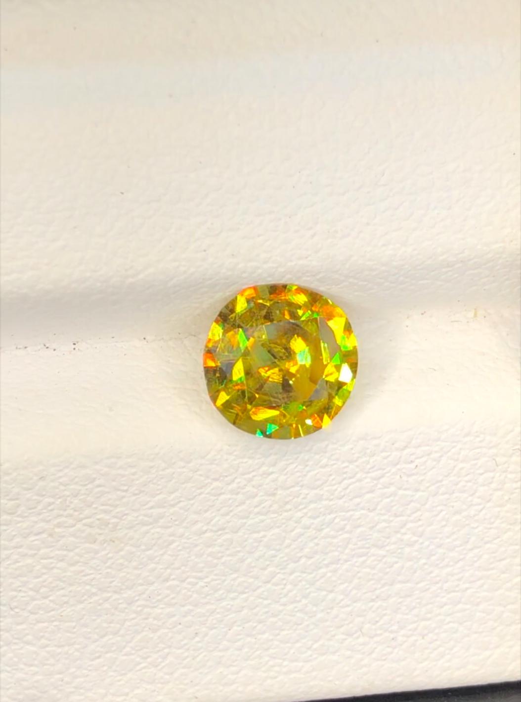Natural Sphene Gemstone: Faceted Round Titanite, 1.40 CT