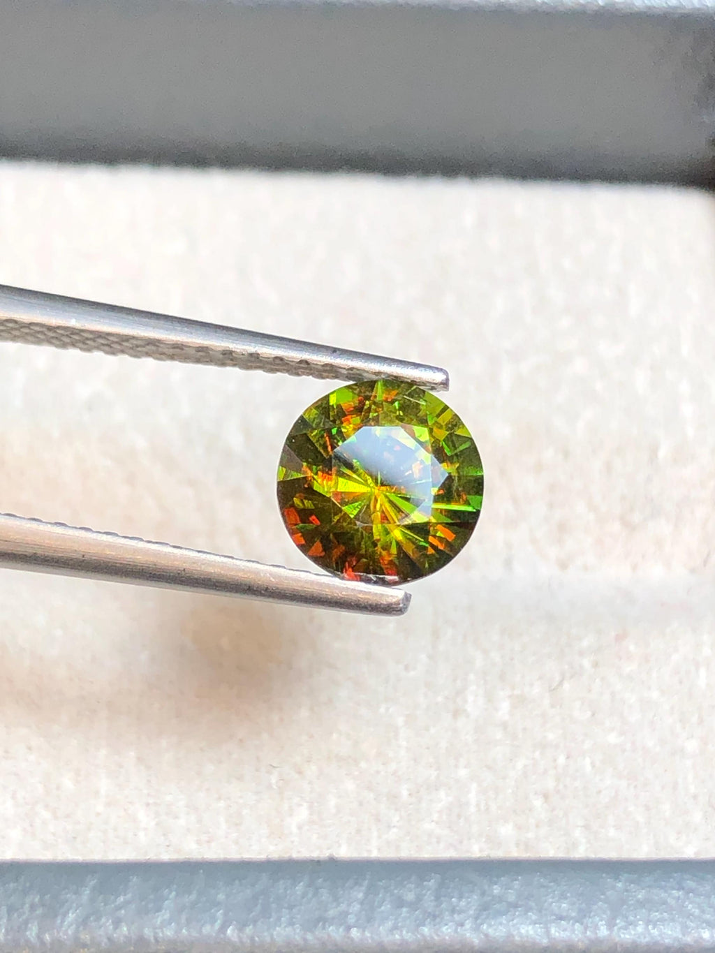 Chrome Sphene 1.44ct Round Cut – Madagascar • Full Fire
