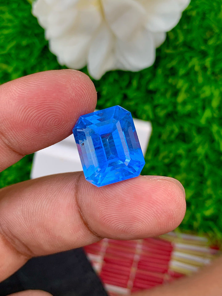 Santa Maria Aquamarine Gemstone: 15.40 CT Square Cut, Deep Blue